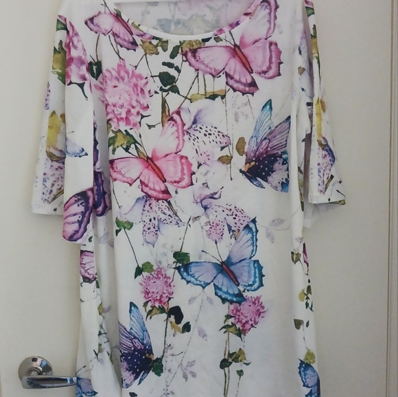 XL Elegant Beautiful Professional Work Tops - Picture 6 of 10